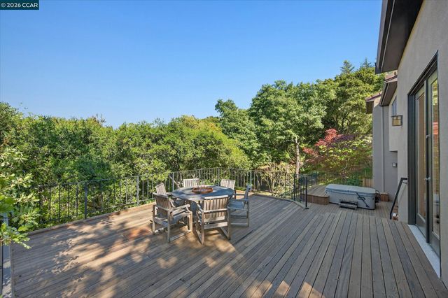 25 Woodacres Ct, Orinda, CA 94563