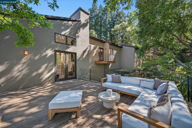 25 Woodacres Ct, Orinda, CA 94563