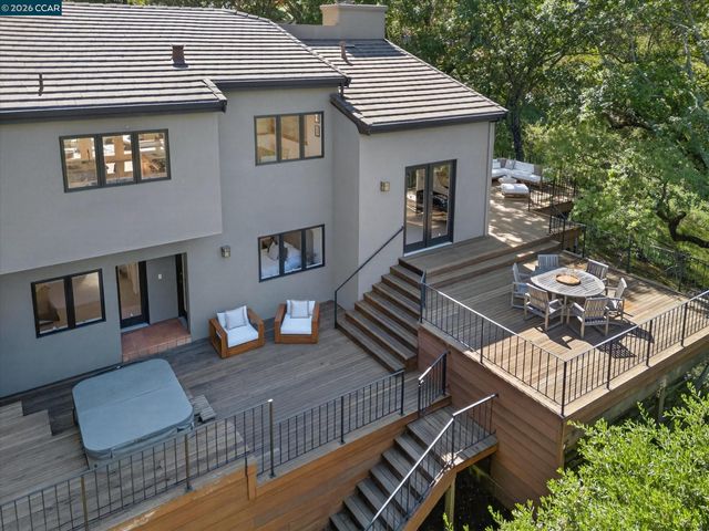 25 Woodacres Ct, Orinda, CA 94563