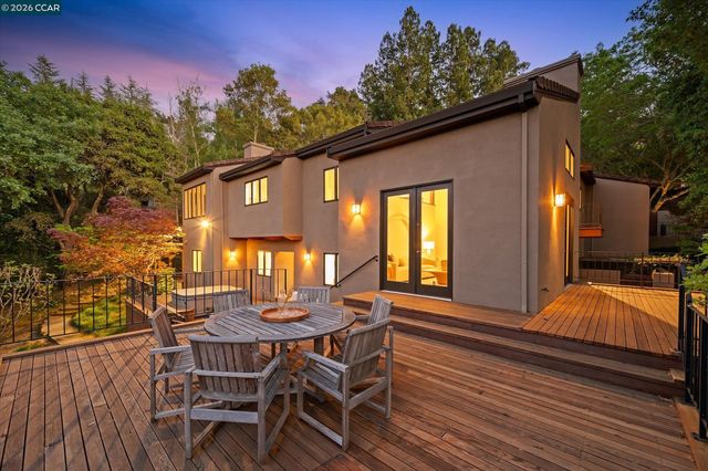 25 Woodacres Ct, Orinda, CA 94563