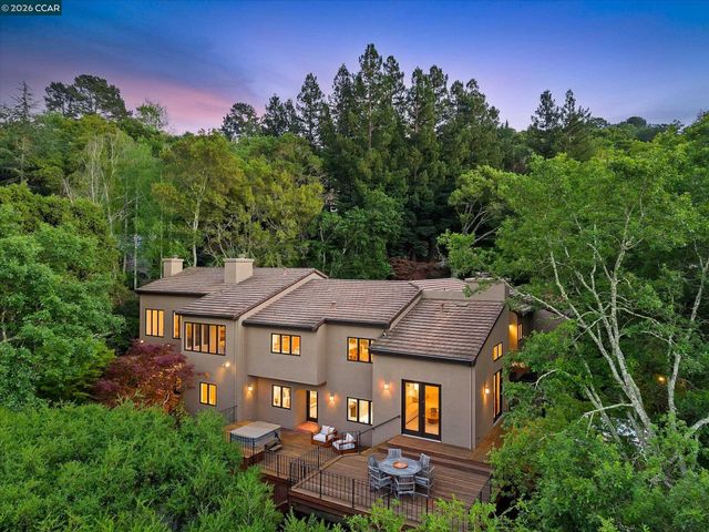 25 Woodacres Ct, Orinda, CA 94563