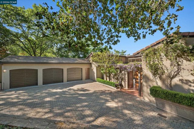 25 Woodacres Ct, Orinda, CA 94563