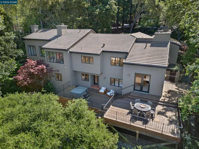 25 Woodacres Ct, Orinda, CA 94563