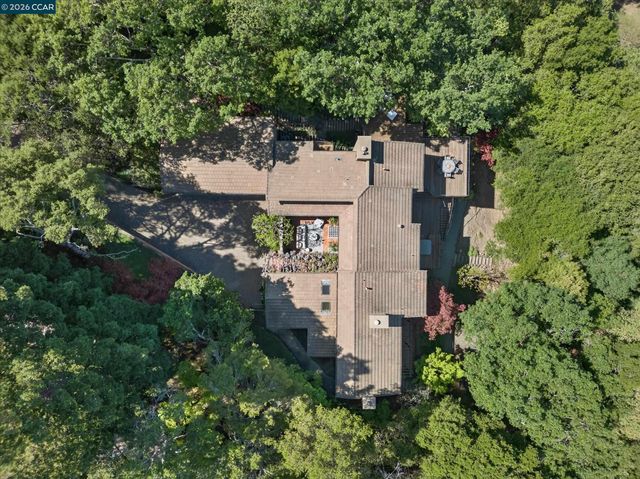 25 Woodacres Ct, Orinda, CA 94563