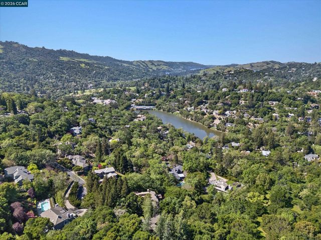 25 Woodacres Ct, Orinda, CA 94563