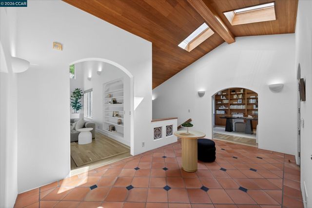 25 Woodacres Ct, Orinda, CA 94563