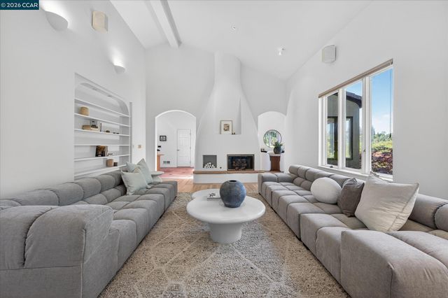 25 Woodacres Ct, Orinda, CA 94563