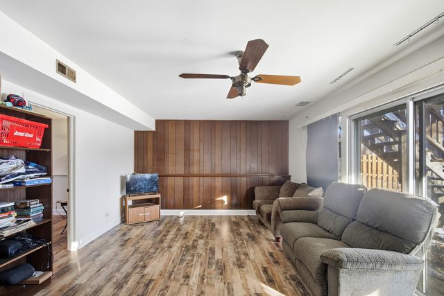 1365 Newcastle Lane, Hoffman Estates, IL 60169