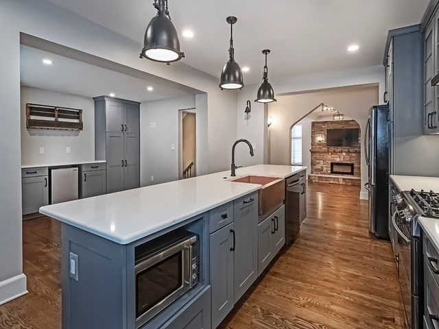 1035 Washington Road, Mt Lebanon, PA 15228