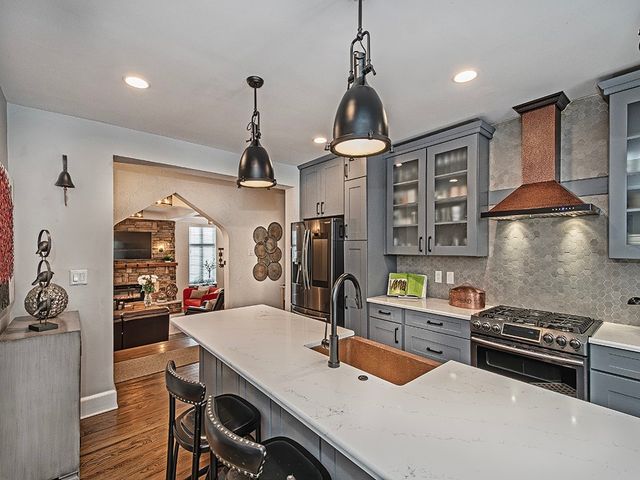 1035 Washington Road, Mt Lebanon, PA 15228