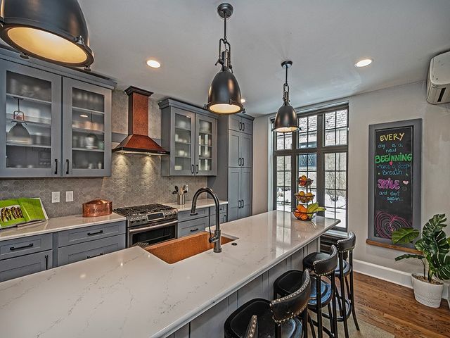 1035 Washington Road, Mt Lebanon, PA 15228