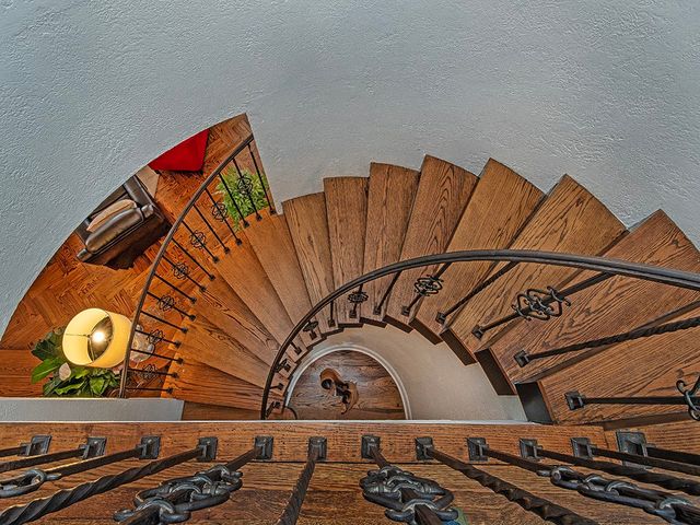 1035 Washington Road, Mt Lebanon, PA 15228