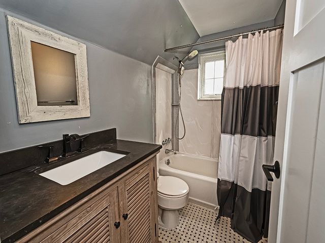 1035 Washington Road, Mt Lebanon, PA 15228