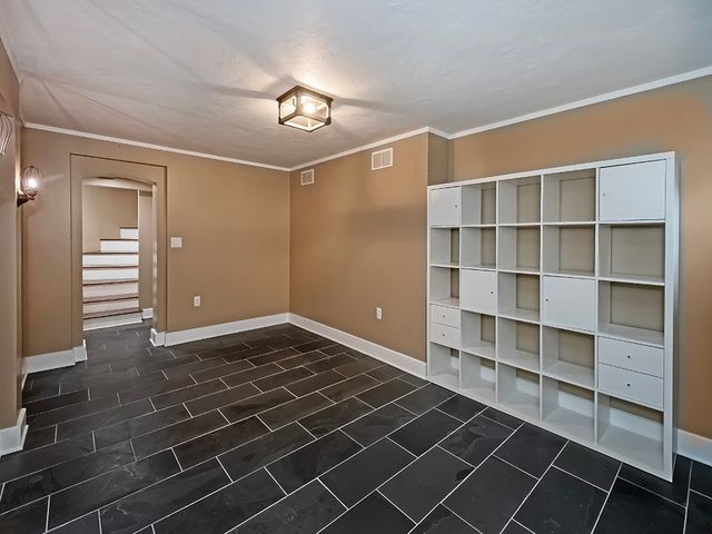 1035 Washington Road, Mt Lebanon, PA 15228