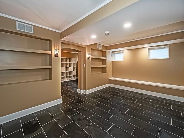 1035 Washington Road, Mt Lebanon, PA 15228