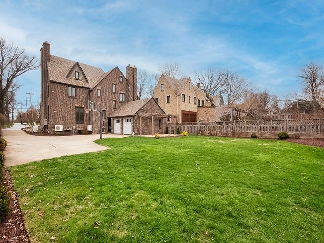 1035 Washington Road, Mt Lebanon, PA 15228