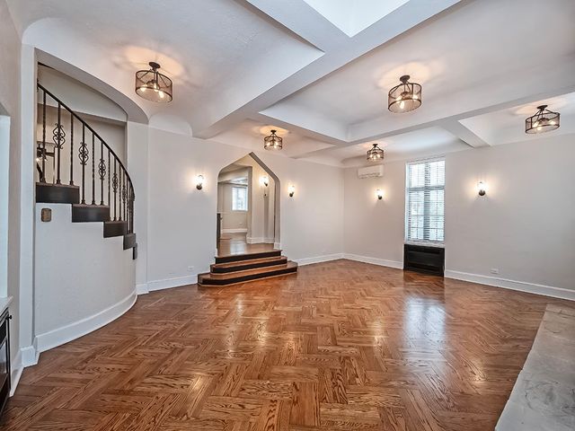 1035 Washington Road, Mt Lebanon, PA 15228