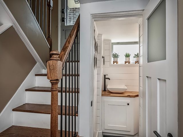 1035 Washington Road, Mt Lebanon, PA 15228