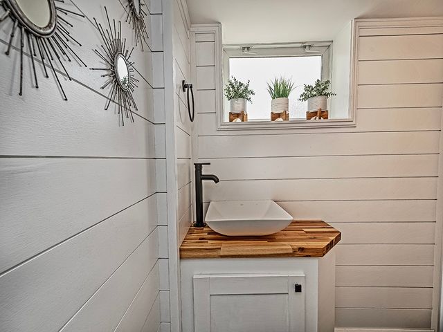 1035 Washington Road, Mt Lebanon, PA 15228