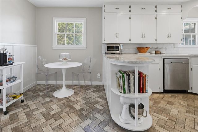 108 Lindenwood Drive, Fort Worth, TX 76107