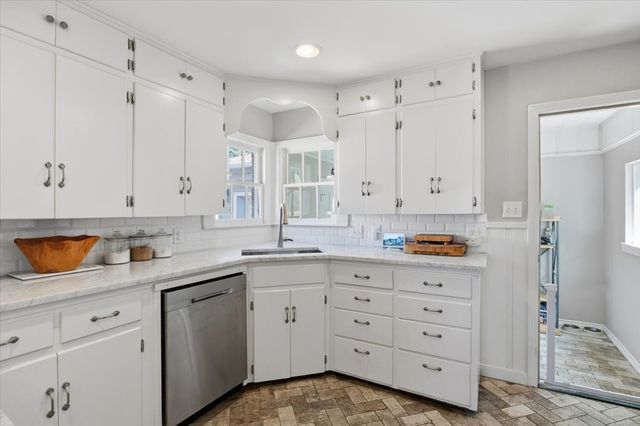 108 Lindenwood Drive, Fort Worth, TX 76107