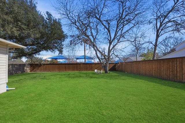 108 Lindenwood Drive, Fort Worth, TX 76107