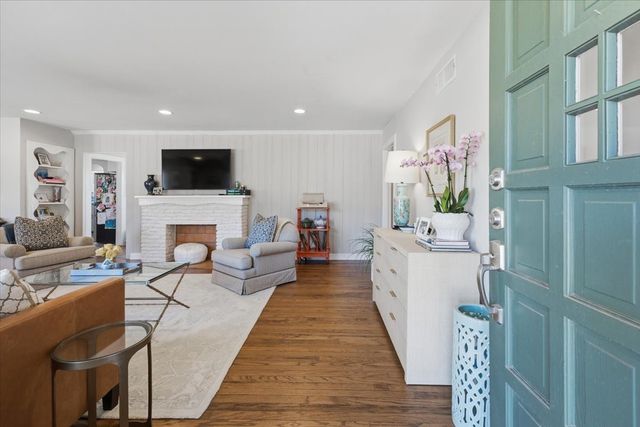 108 Lindenwood Drive, Fort Worth, TX 76107