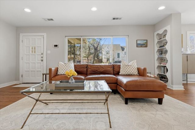 108 Lindenwood Drive, Fort Worth, TX 76107