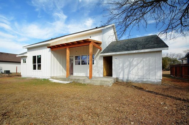 325 Cottage St, Kerrville, TX 78028