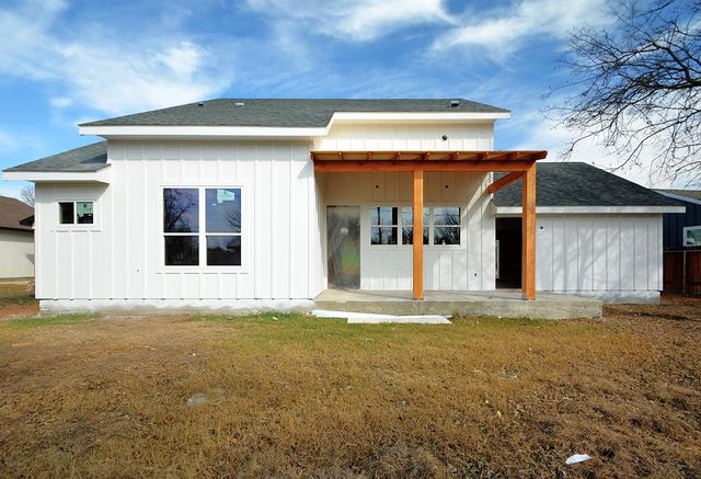 325 Cottage St, Kerrville, TX 78028