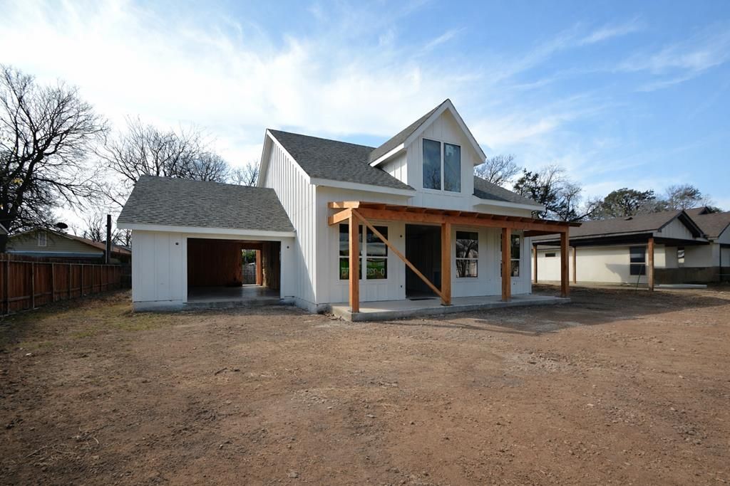325 Cottage St, Kerrville, TX 78028