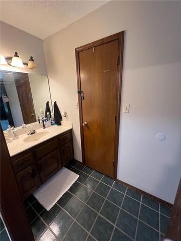 308 Caroline Drive, Frontenac, KS 66763