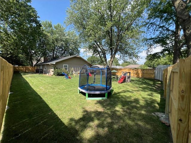 308 Caroline Drive, Frontenac, KS 66763