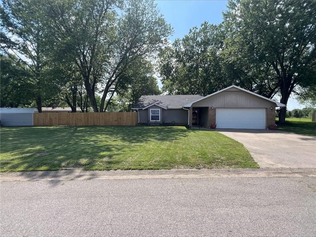 308 Caroline Drive, Frontenac, KS 66763