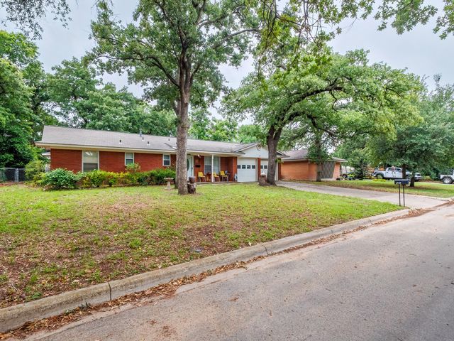 1340 Wildwood, Stephenville, TX 76401