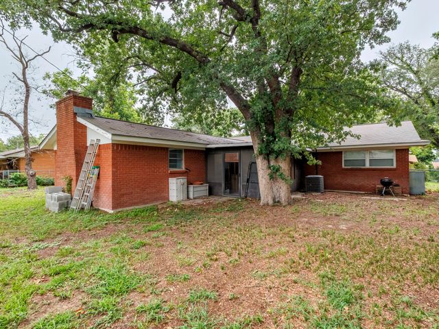 1340 Wildwood, Stephenville, TX 76401