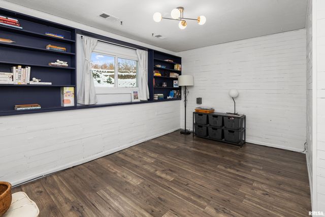 8325 55TH Street, Coal Valley, IL 61240