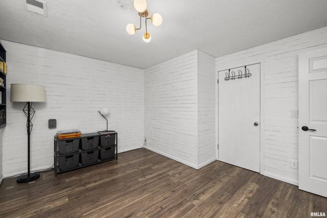 8325 55TH Street, Coal Valley, IL 61240