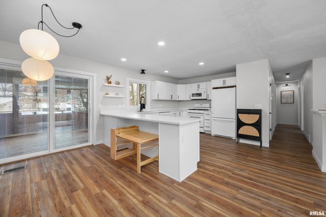 8325 55TH Street, Coal Valley, IL 61240