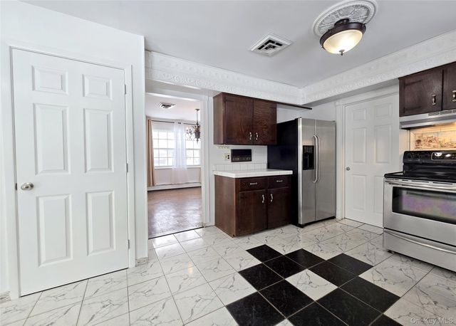 43 Fallen Leaf Road, Holbrook, NY 11741