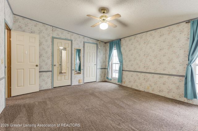 210 St Ives North, Lansing, MI 48906