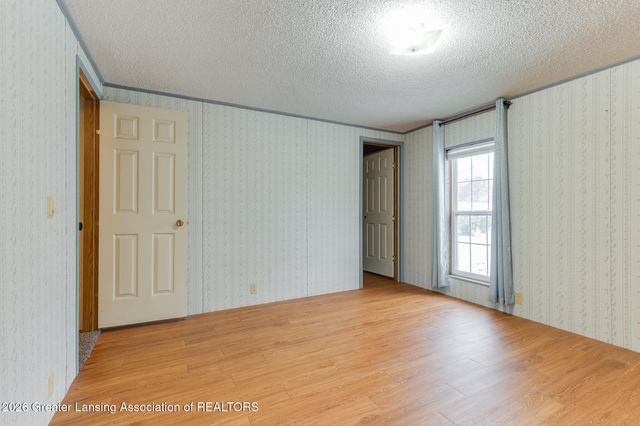 210 St Ives North, Lansing, MI 48906