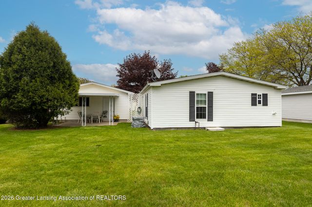 210 St Ives North, Lansing, MI 48906