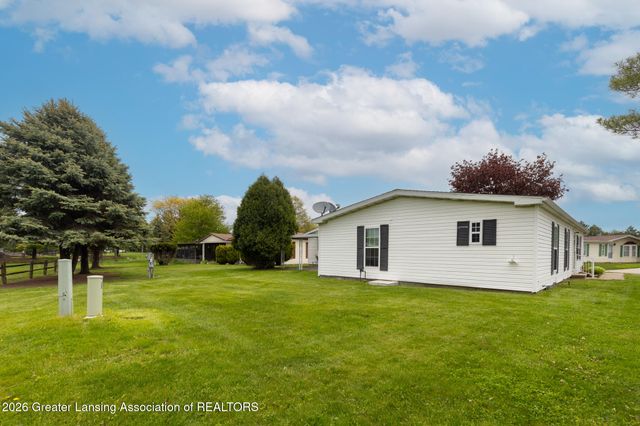 210 St Ives North, Lansing, MI 48906