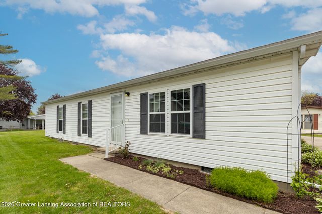 210 St Ives North, Lansing, MI 48906