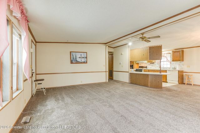 210 St Ives North, Lansing, MI 48906