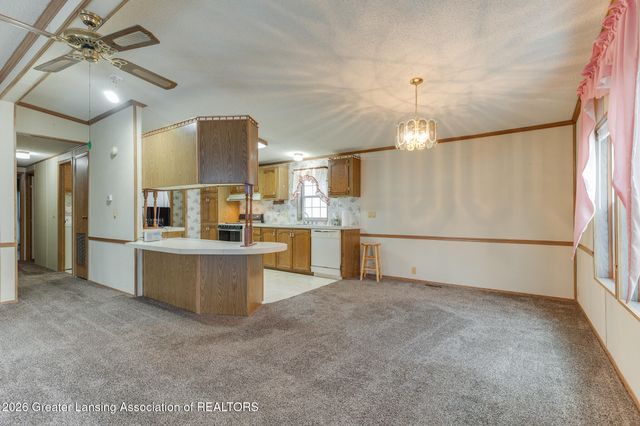 210 St Ives North, Lansing, MI 48906