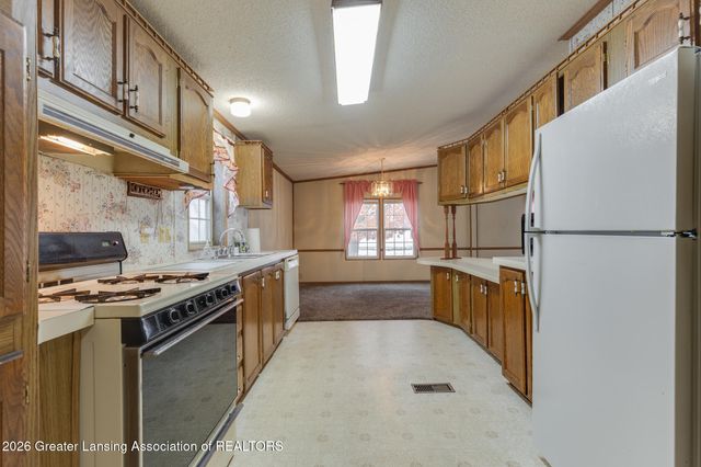 210 St Ives North, Lansing, MI 48906