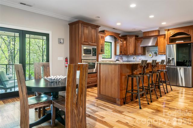 36 Snowshoe Drive, Asheville, NC 28803