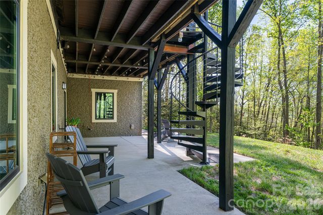 36 Snowshoe Drive, Asheville, NC 28803